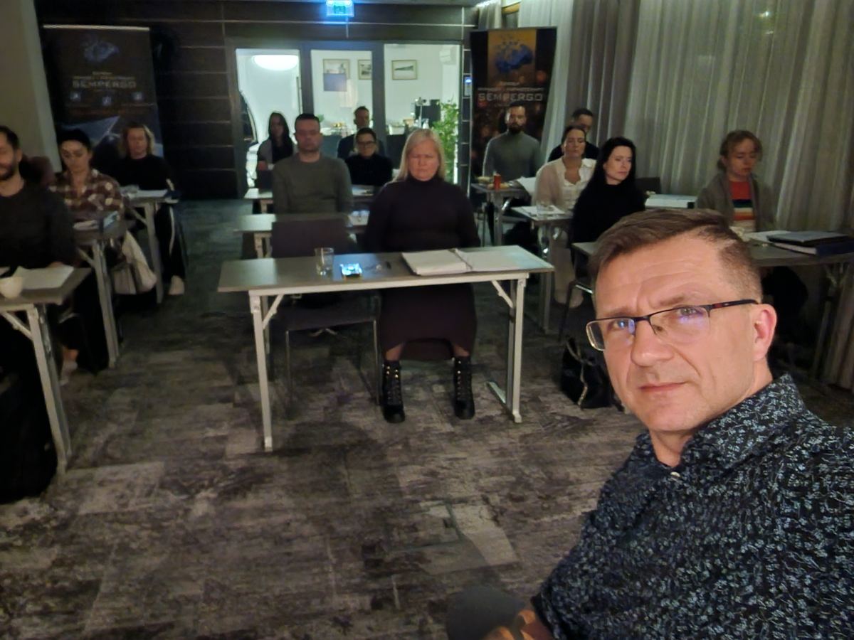 Zajęcia w Szkole Hipnozy i Hipnoterapii SEMPERGO Rafał Foss